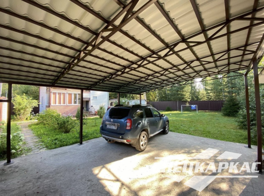 Навес из металлочерепицы односкатно-арочного типа для автомобилей №15 - фото 1114