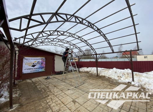 Арочный навес из поликарбоната над парковкой для двух автомобилей №44 - фото 1397
